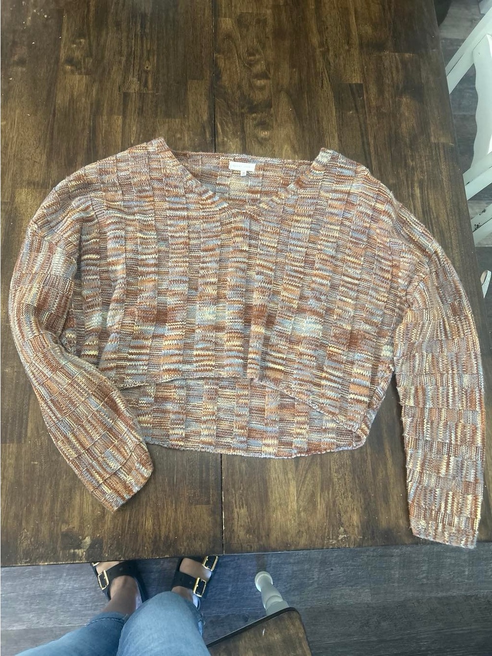 Buckle Multicolor Cropped V-Neck Sweater in Brown, Cream and Orange-Tan Mix